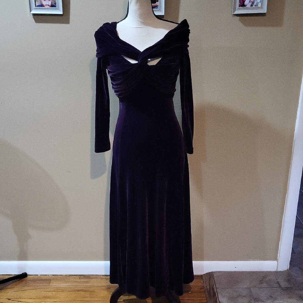 Mitra Modelle Elegant Purple Velvet Dress